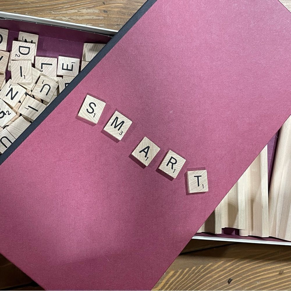 Scrabble game wordle 1989 with 95 wooden tiles